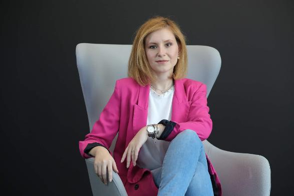 Ina COMAN
